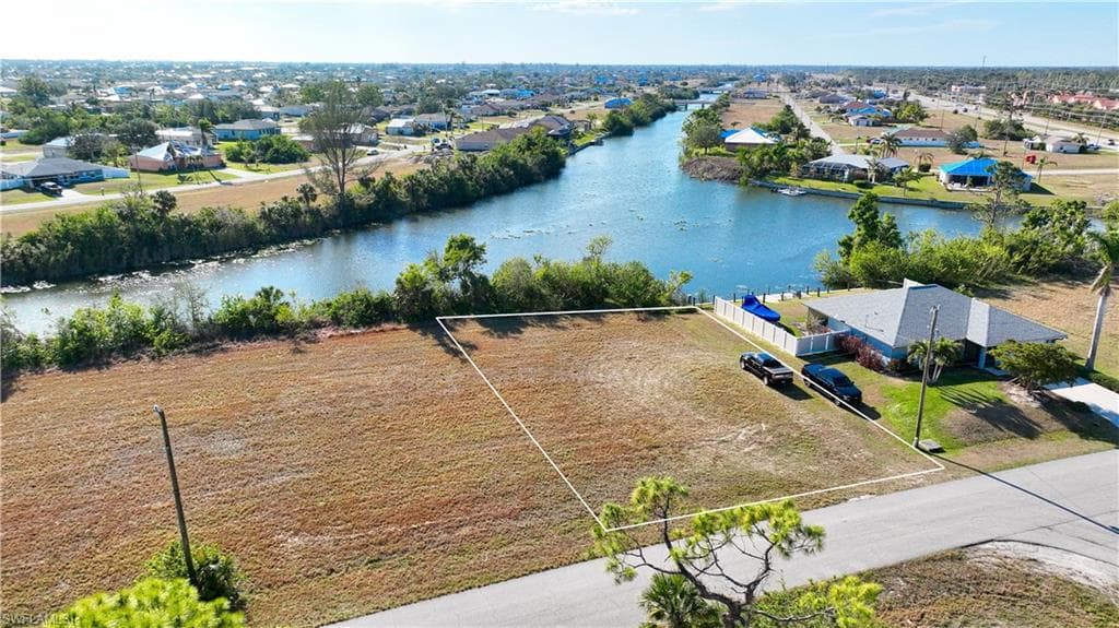 2328 NE 19th PL CAPE CORAL, FL 33909