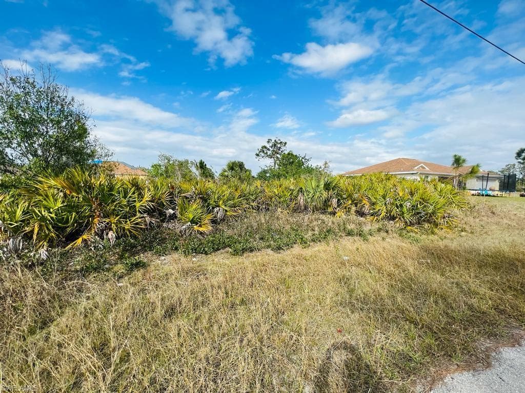 3208 29th ST W LEHIGH ACRES, FL 33971