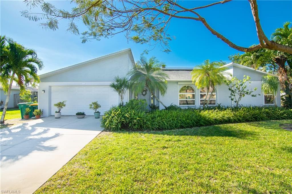 72 Chardon PL NAPLES, FL 34110