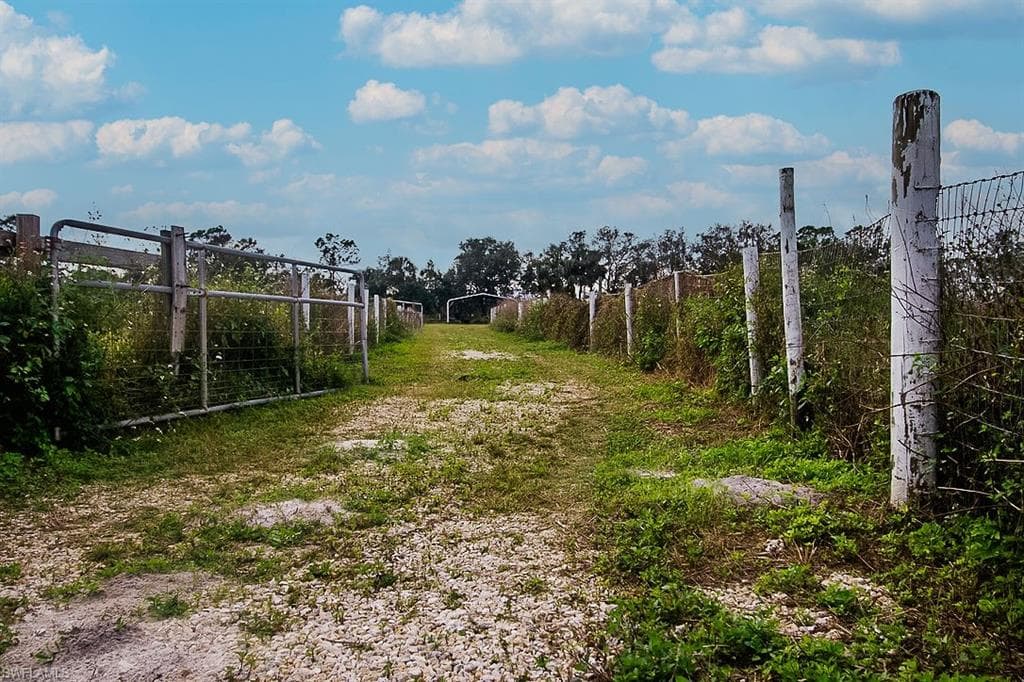 15830 N River RD ALVA, FL 33920