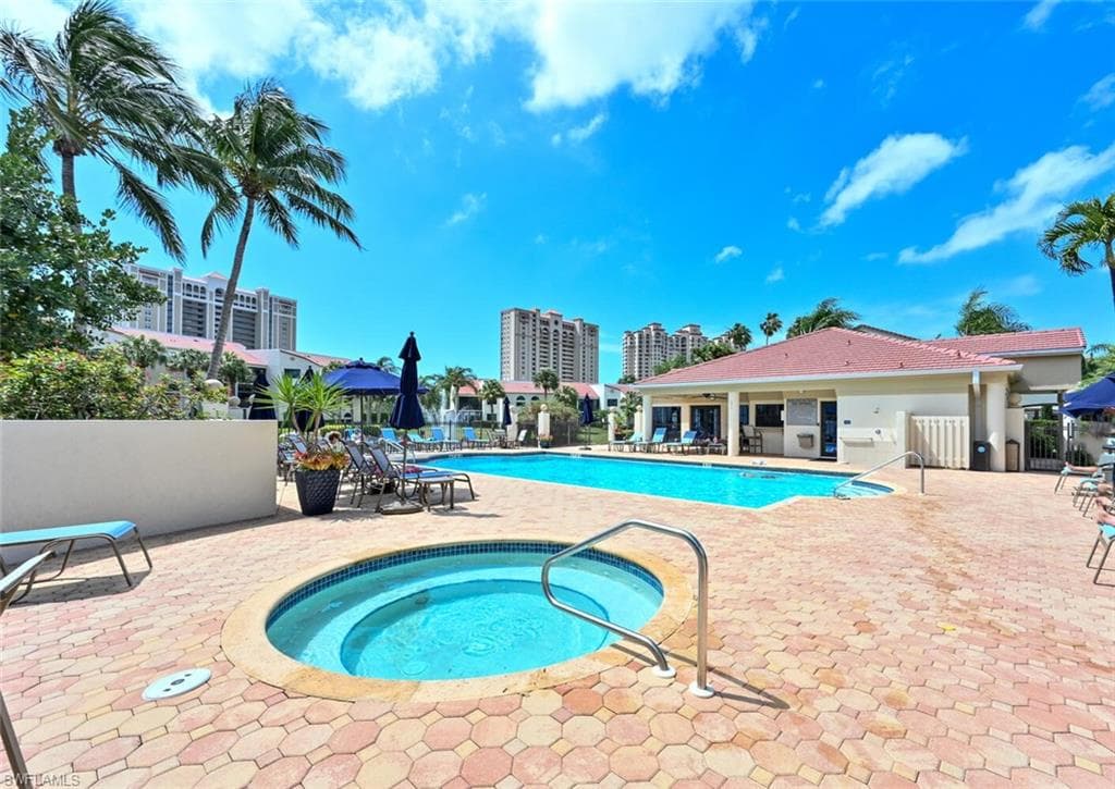 6520 Valen WAY C-104 NAPLES, FL 34108