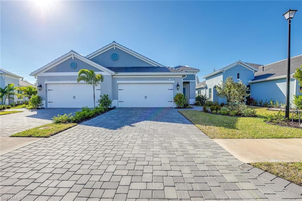 2365 Ariane DR NAPLES, FL 34112