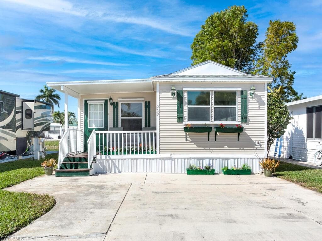 269 Bass LN 269 NAPLES, FL 34114