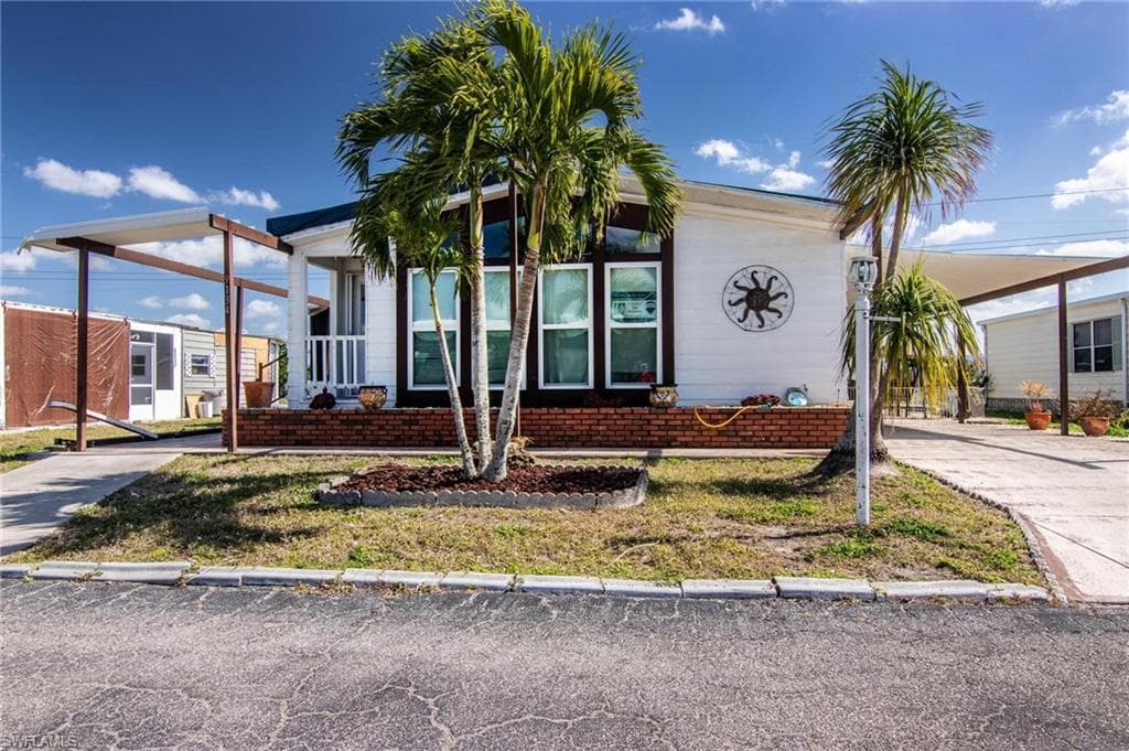 9134 Flamingo CIR NORTH FORT MYERS, FL 33903