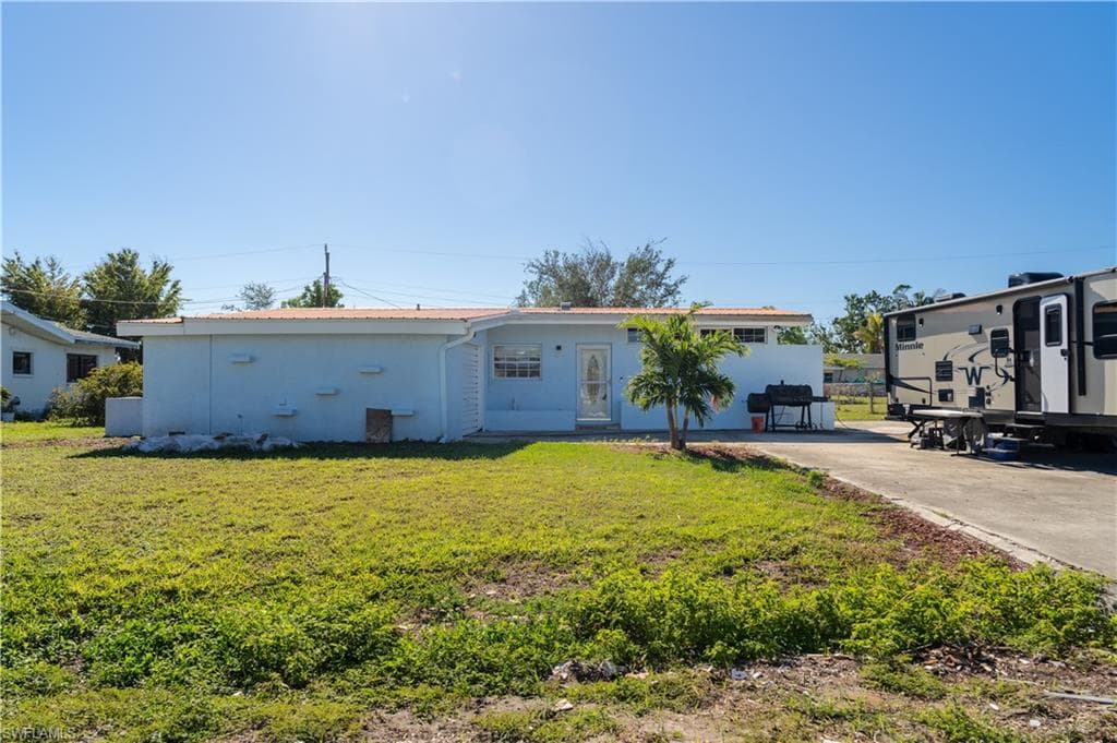 736 Tower DR CAPE CORAL, FL 33904