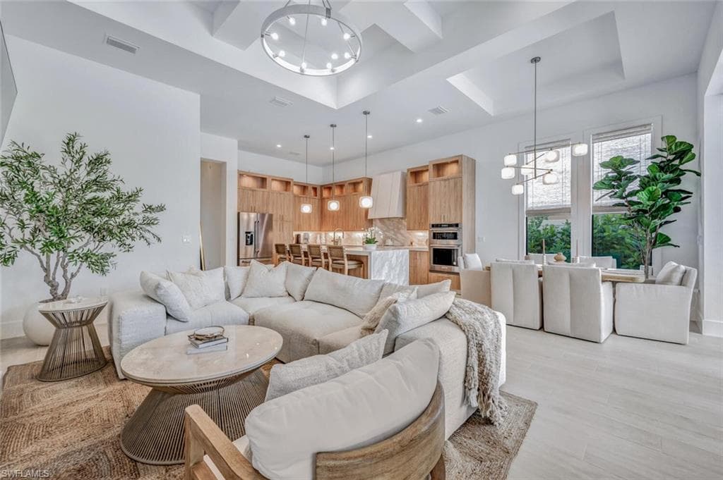 681 93rd AVE N NAPLES, FL 34108