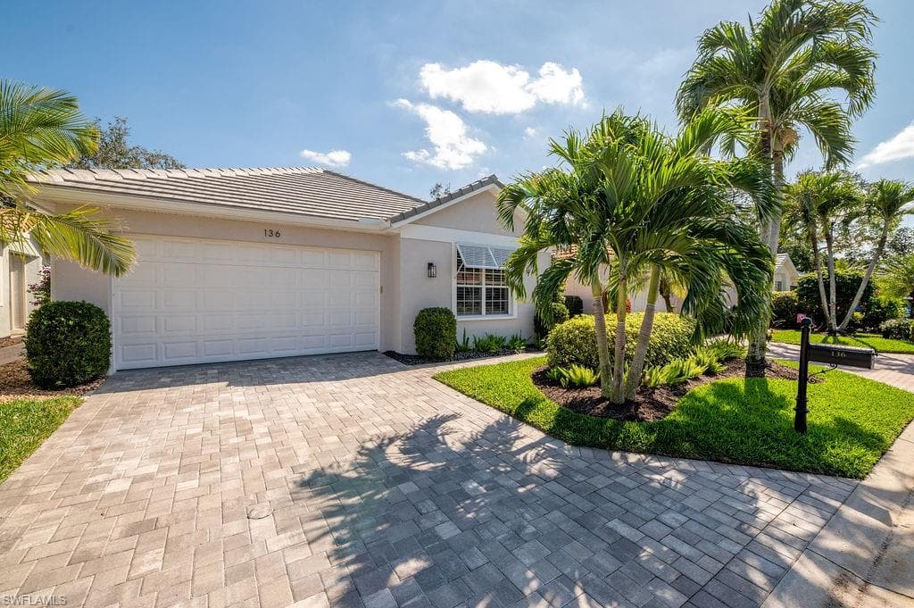 136 Livermore LN NAPLES, FL 34119