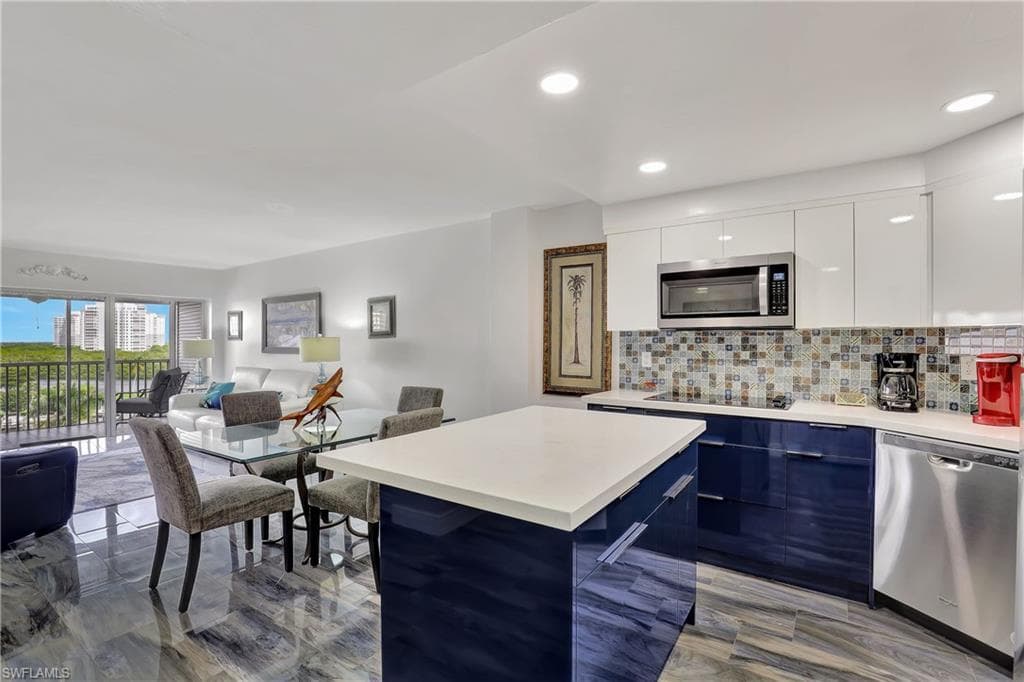 1 Bluebill AVE 703 NAPLES, FL 34108