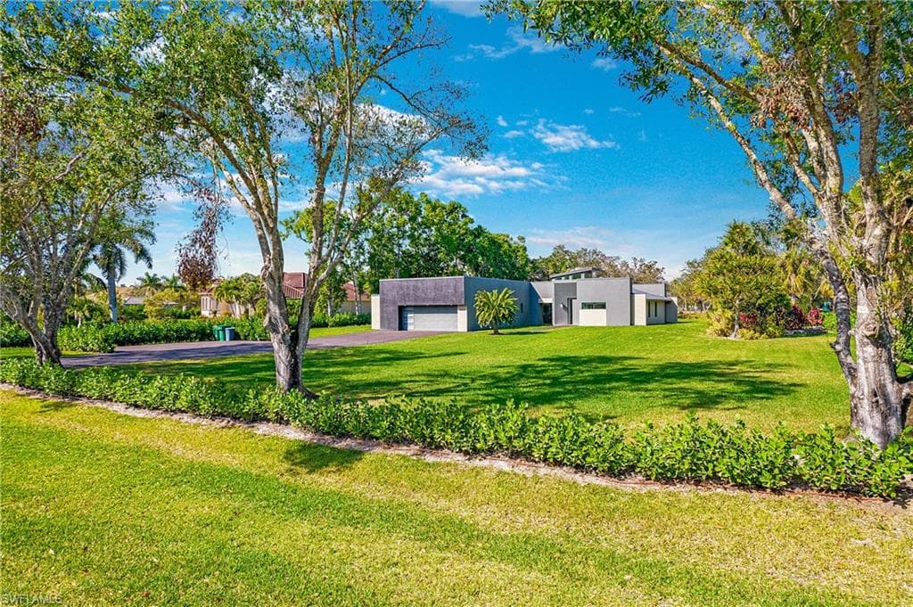 6659 Livingston Woods LN NAPLES, FL 34109
