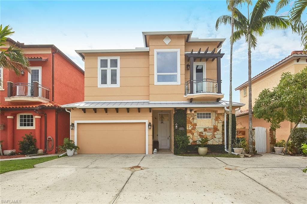 646 111th AVE N NAPLES, FL 34108