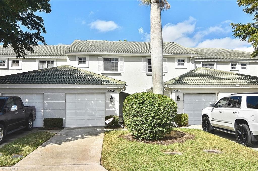 8252 Pacific Beach DR FORT MYERS, FL 33966