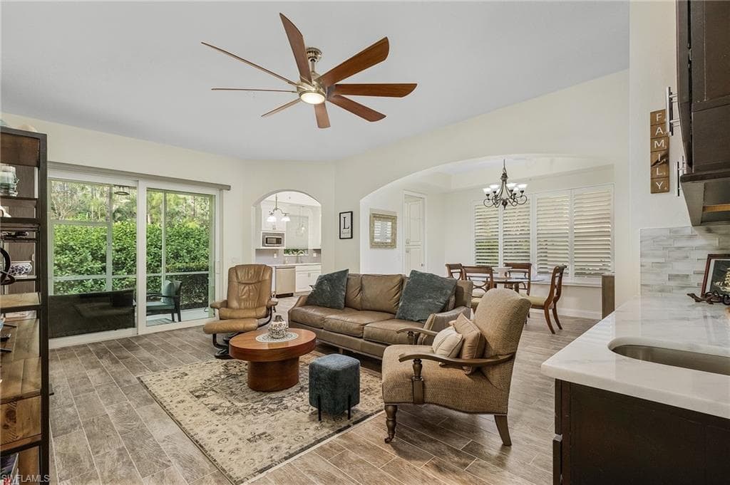 1405 Mariposa CIR 104 NAPLES, FL 34105
