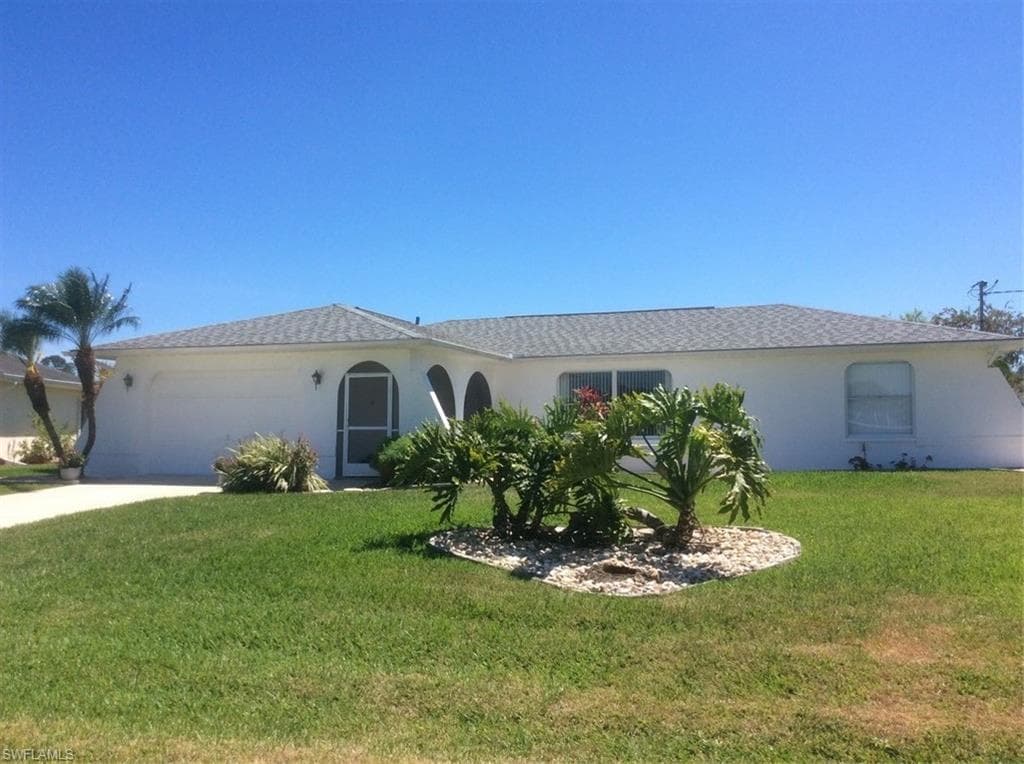 2706 McArthur WAY LEHIGH ACRES, FL 33936