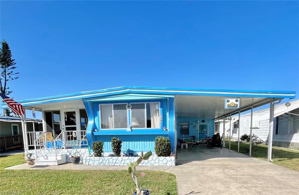 519 Blossom CT NORTH FORT MYERS, FL 33917