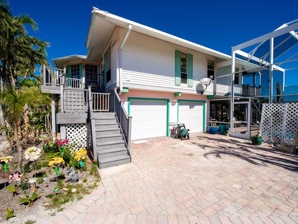 926 Lindgren BLVD SANIBEL, FL 33957