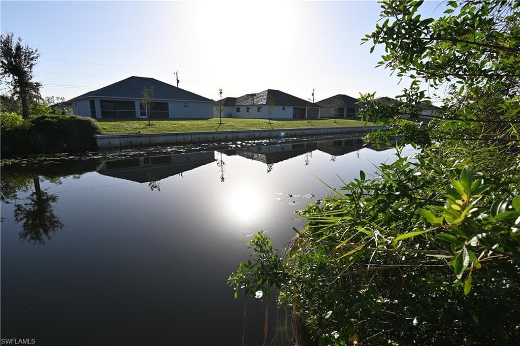 833 SW 11th CT CAPE CORAL, FL 33991