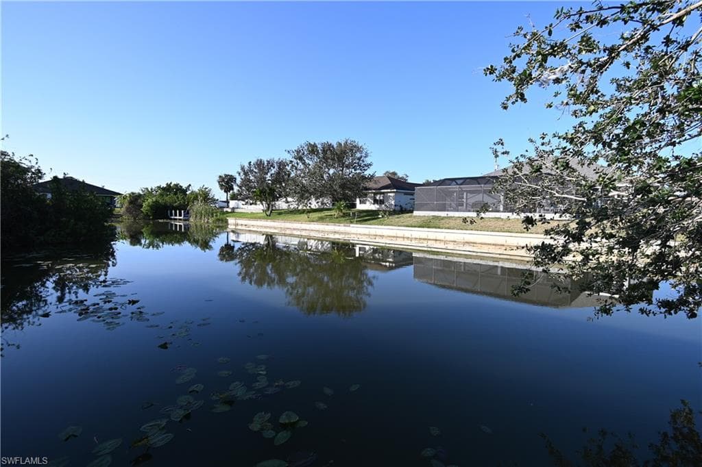 922 SW 8th PL CAPE CORAL, FL 33991