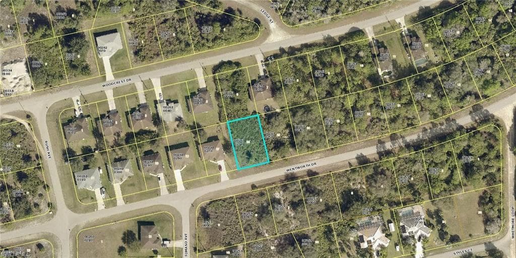 678 Wentworth DR LEHIGH ACRES, FL 33972