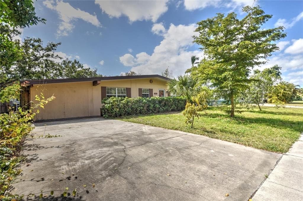 1856 Jefferson AVE FORT MYERS, FL 33901
