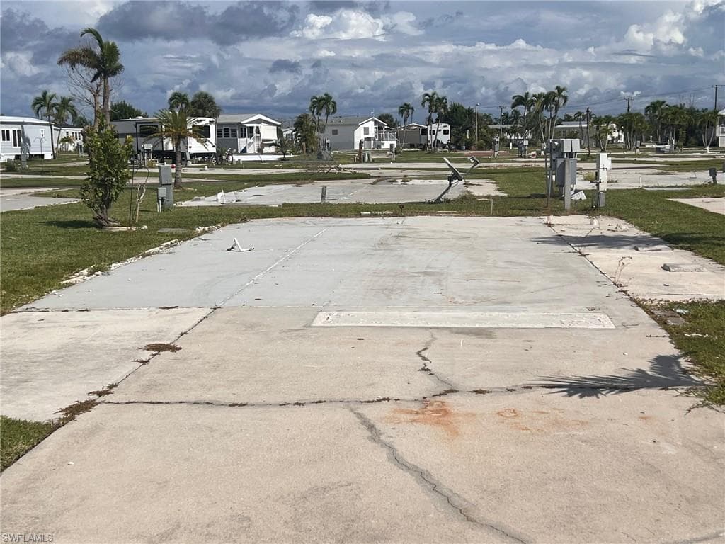 19681 Summerlin RD E #82 FORT MYERS, FL 33908