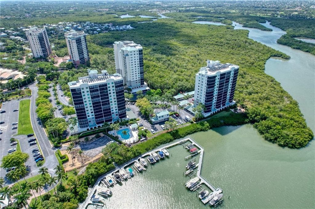 420 Cove Tower DR 303 NAPLES, FL 34110
