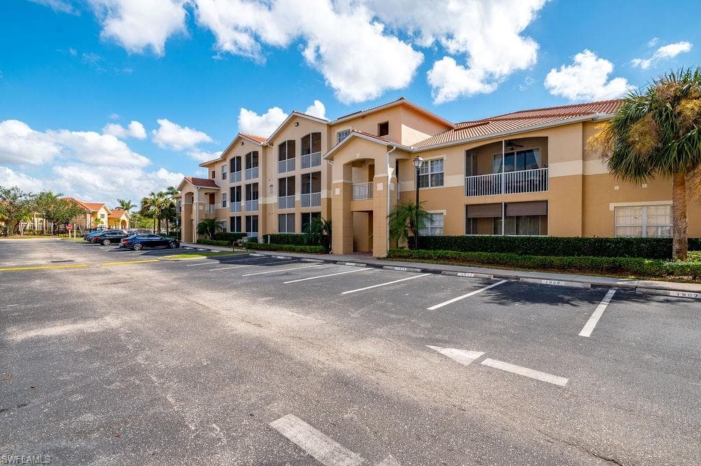 9005 Colby DR 1904 FORT MYERS, FL 33919