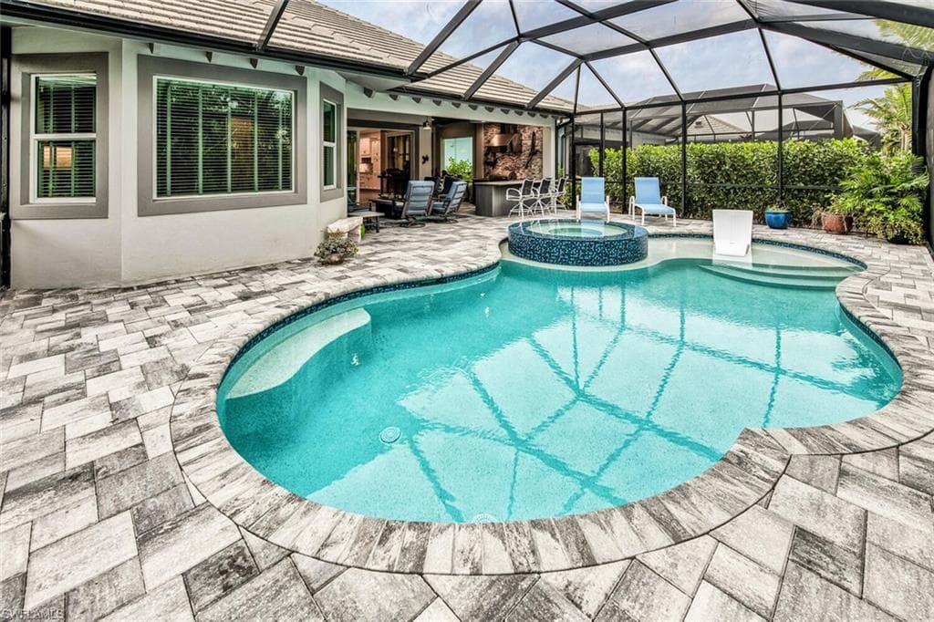 6335 Antigua WAY NAPLES, FL 34113
