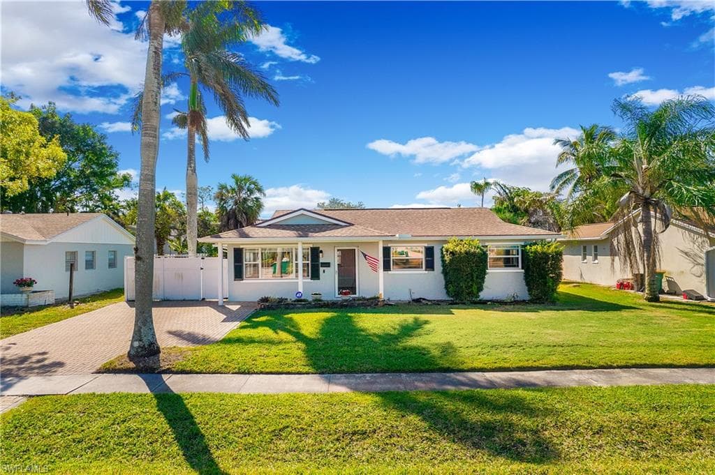 3062 Ponce De Leon DR NAPLES, FL 34105