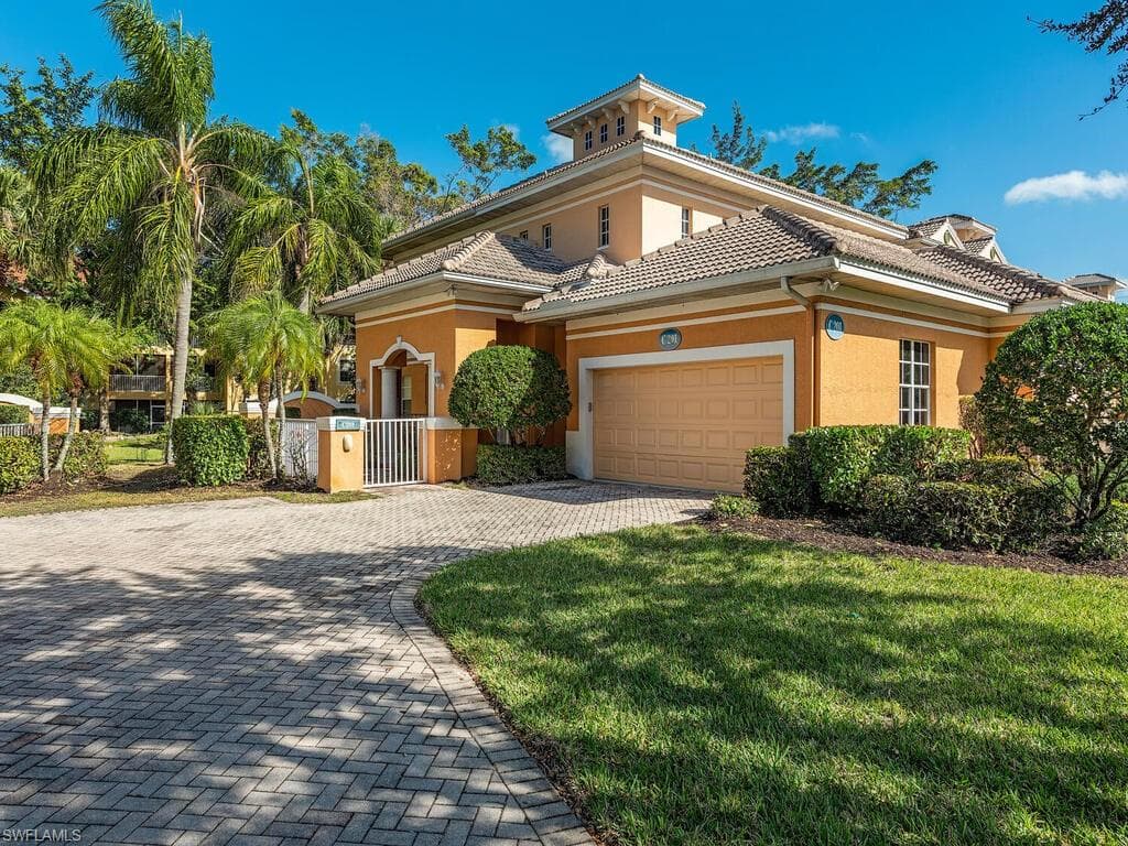 4805 Aston Gardens WAY C-201 NAPLES, FL 34109