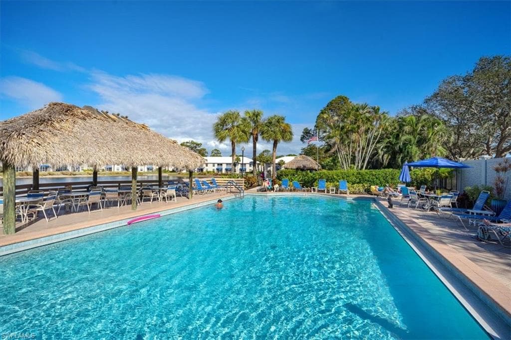 815 Gulf Pavilion DR 203 NAPLES, FL 34108
