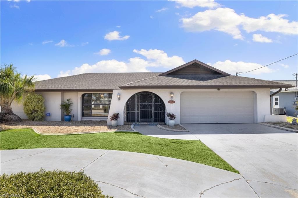 1814 SE 15th TER CAPE CORAL, FL 33990