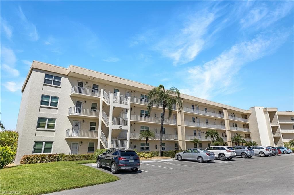 6220 Augusta DR 413 FORT MYERS, FL 33907