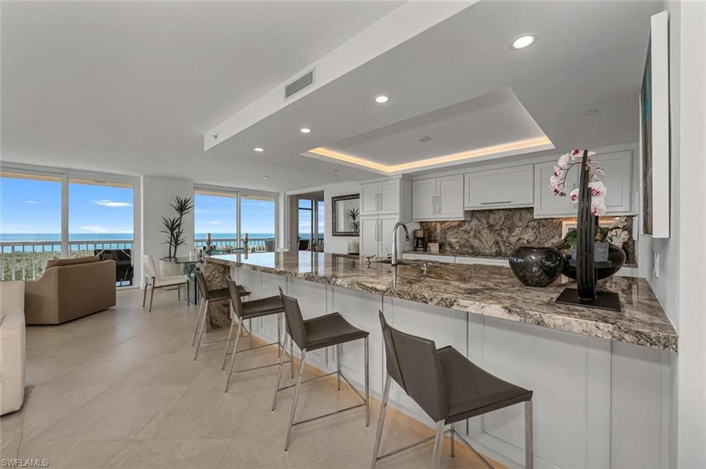 6585 Nicholas BLVD 1401 NAPLES, FL 34108