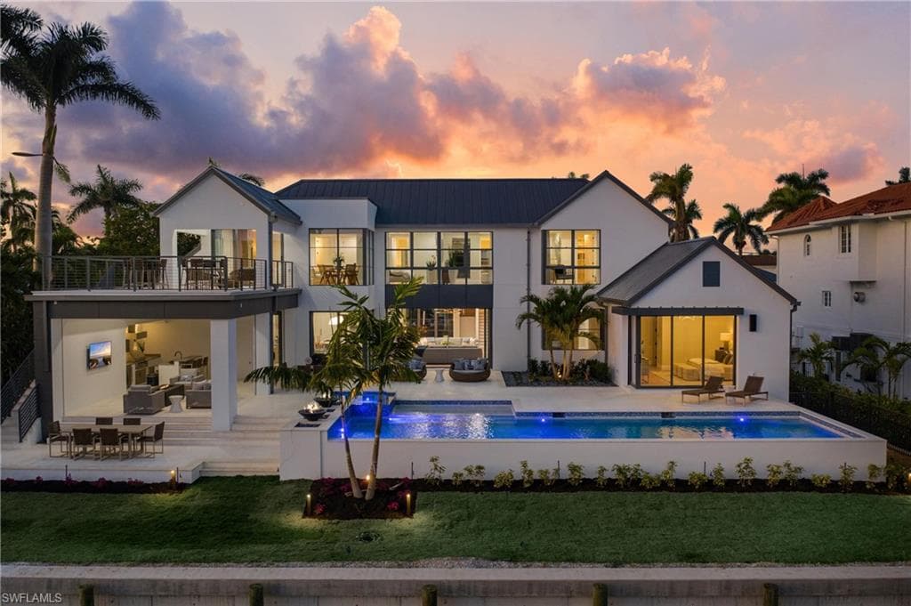 682 17th AVE S NAPLES, FL 34102