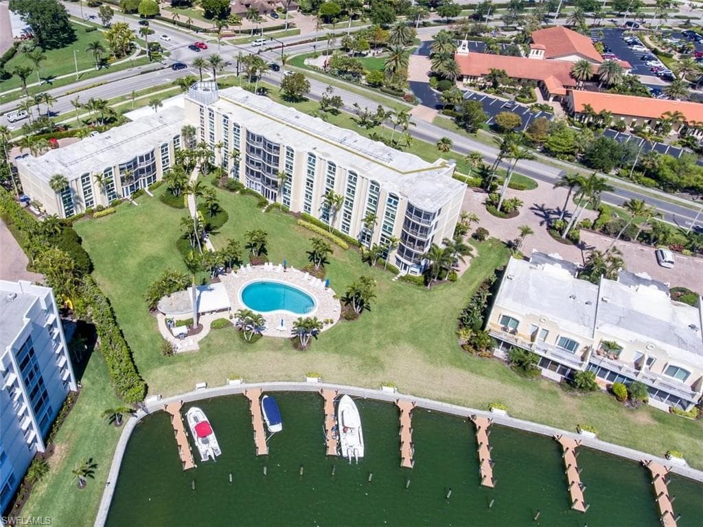 400 Park Shore DR 302 NAPLES, FL 34103