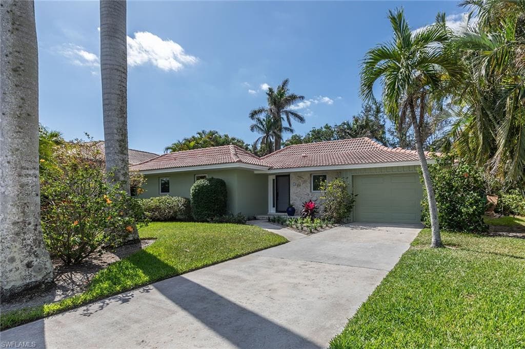 98 Greenbrier ST MARCO ISLAND, FL 34145