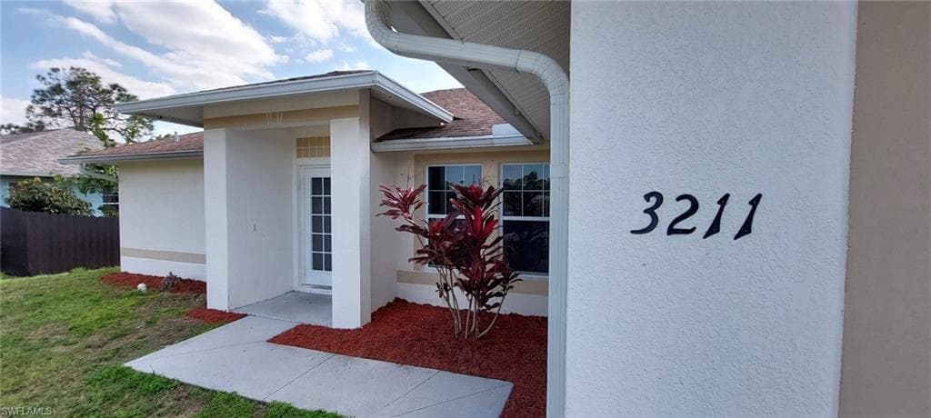 3211 42nd ST W LEHIGH ACRES, FL 33971