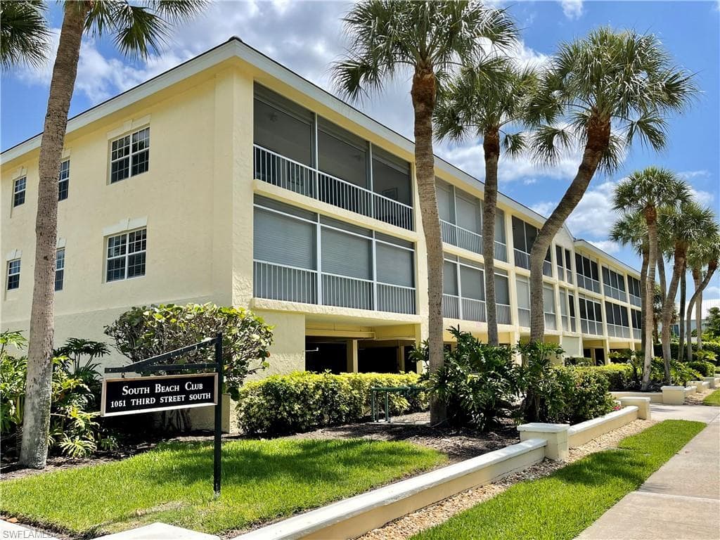 1051 3rd ST S 303 NAPLES, FL 34102