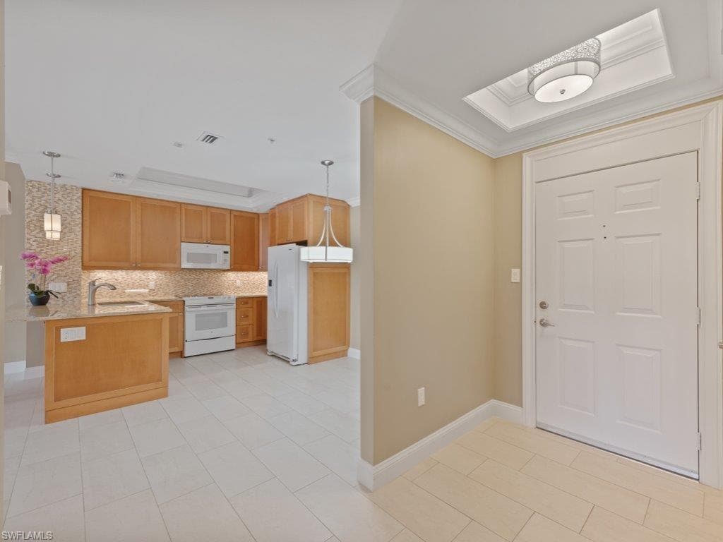 900 Arbor Lake DR 9-502 NAPLES, FL 34110