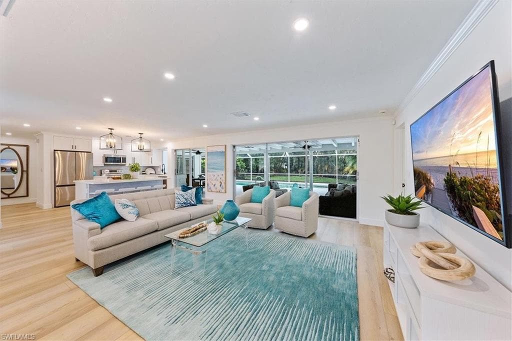 740 Park Shore DR NAPLES, FL 34103