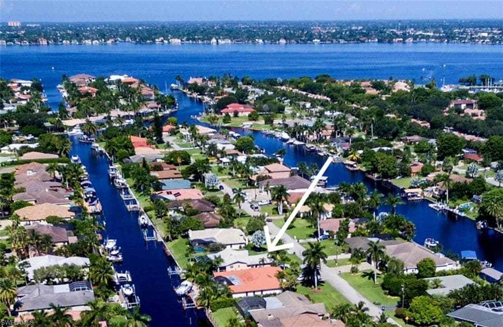 1042 N Waterway DR FORT MYERS, FL 33919