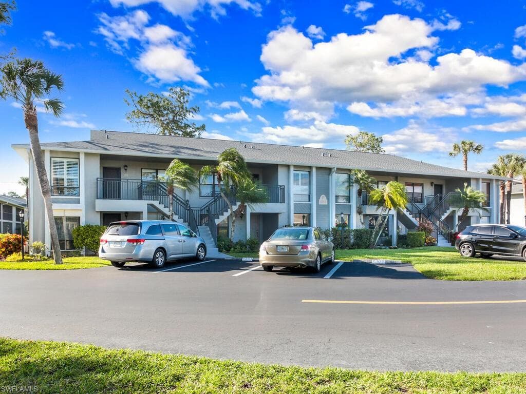 1232 Commonwealth CIR P-102 NAPLES, FL 34116