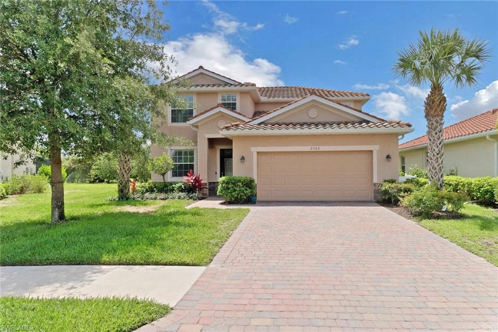 2362 Heydon CIR E NAPLES, FL 34120