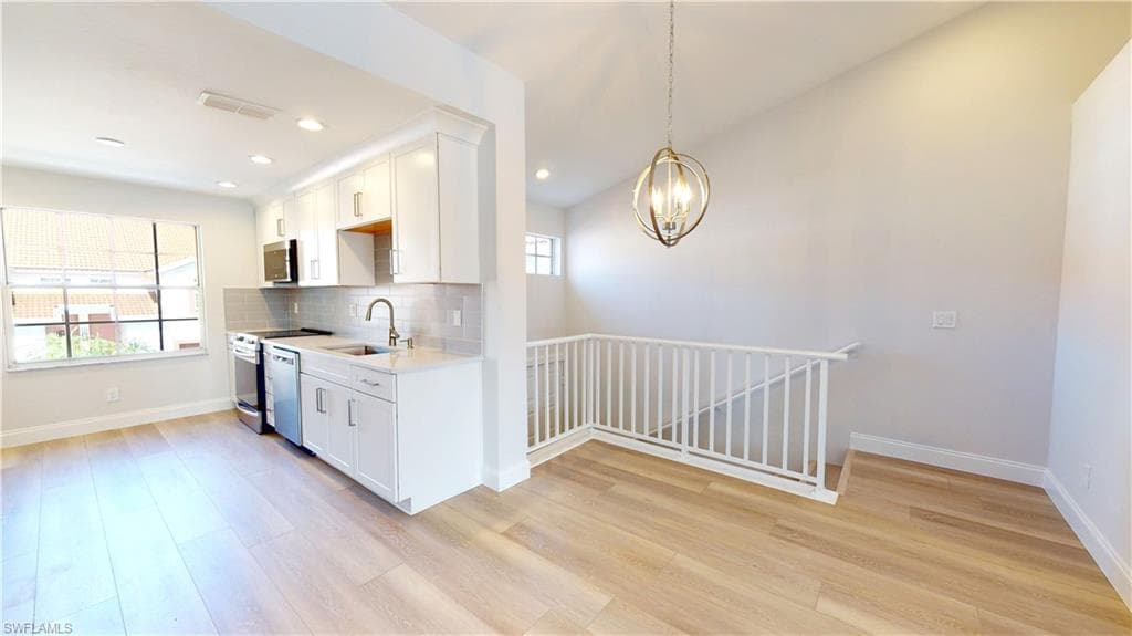 589 Windsor SQ 202 NAPLES, FL 34104