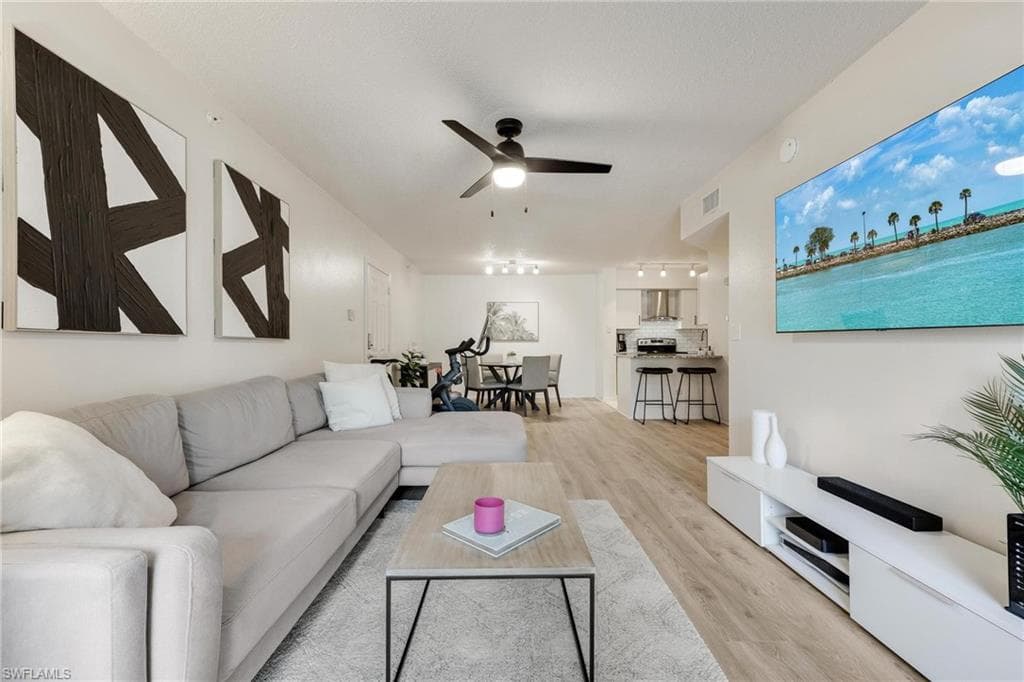 8960 Colonnades CT E 933 BONITA SPRINGS, FL 34135