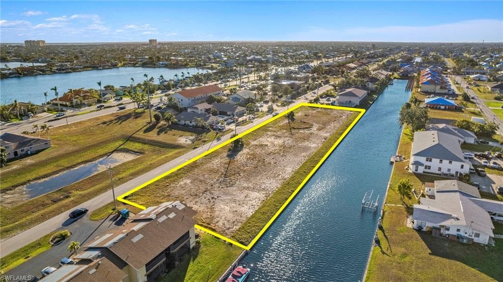 605 SW 47th TER CAPE CORAL, FL 33914
