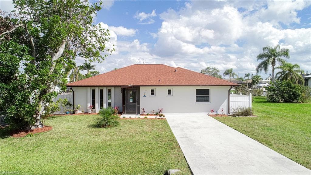 2132 Aruba AVE FORT MYERS, FL 33905