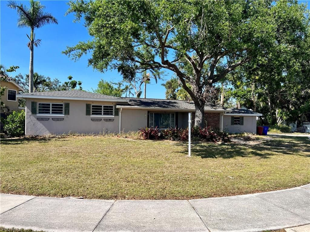 1357 Wales DR FORT MYERS, FL 33901