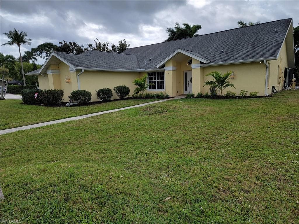 390 Saint Andrews BLVD NAPLES, FL 34113