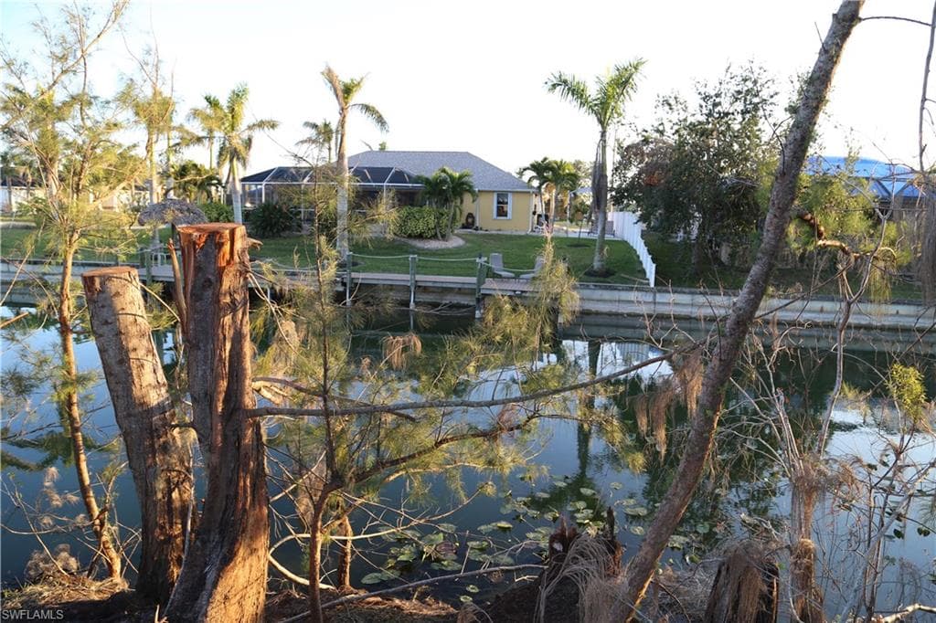 424 SE 13th TER CAPE CORAL, FL 33990